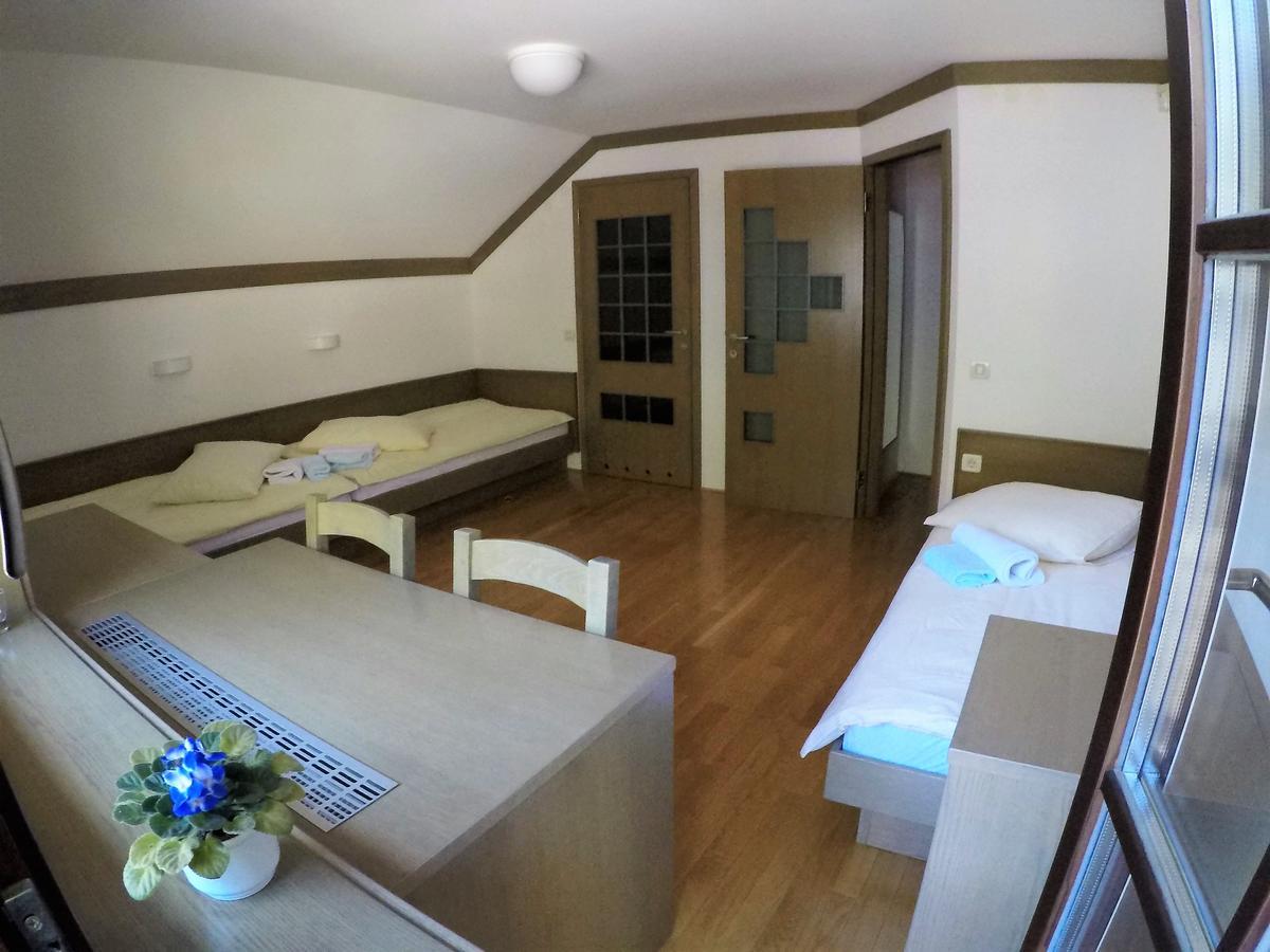 Karami Mountainhouse Bed & Breakfast Trzic Exterior photo